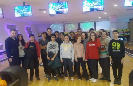 KEYİFLİ BOWLING ETKİNLİĞİ