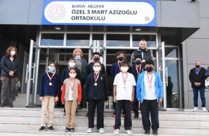 RAKETLERİN YARIŞINDA SPORTMENLİK KAZANDI