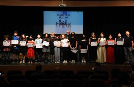 210 ÖĞRENCİ İLE ENSTRÜMAN RESİTALİ
