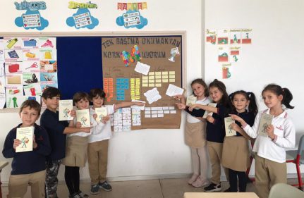 TEK BAŞIMA OKUMAKTAN KORKUYORUM