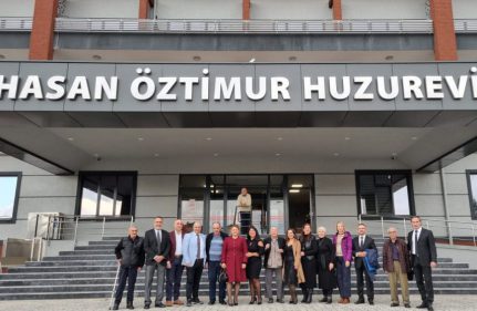 VELİ TÜRK SANAT MÜZİĞİ KOROMUZDAN HUZUR EVİ KONSERİ