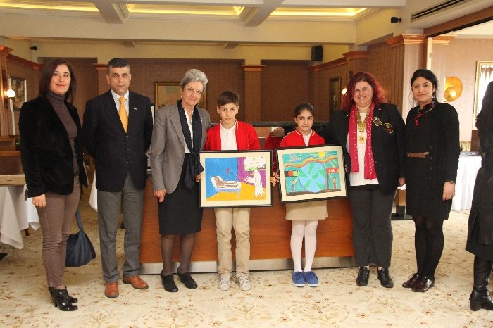 ÖĞRENCİLERİMİZ HİZMET YOLUYLA BARIŞ KONULU RESİM YARIŞMASI?NDA ÖDÜL KAZANDILAR
