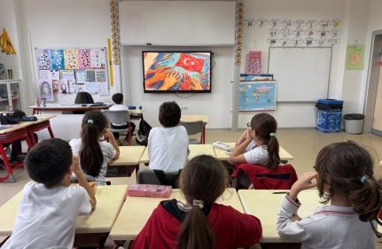 3 MARTLILAR İKİNCİ DÖNEME BAYRAK SEVGİSİYLE BAŞLANDI