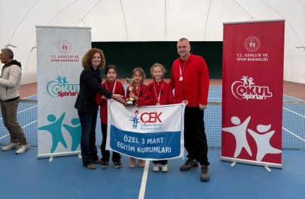 İLKOKUL ÖĞRENCİLERİNDEN KORT TENİSİNDE İL İKİNCİLİĞİ