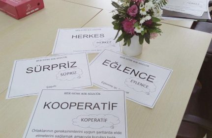 HER GÜNE BİR SÖZCÜK ETKİNLİĞİ