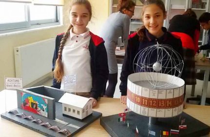 İKİNCİ YABANCI DİLLERDE DÜZENLENEN MAKET YARIŞMASINDA 3 MART YİNE GÖZ DOLDURDU