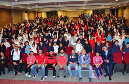 TOFAŞ BASKETBOLCULARI OKULUMUZDA...